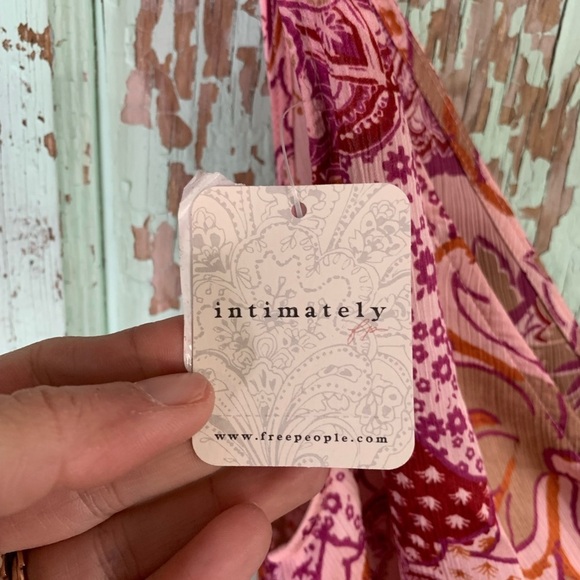 NWT Women’s Free People pink floral crop top with tie shoulder straps - Picture 3 of 7